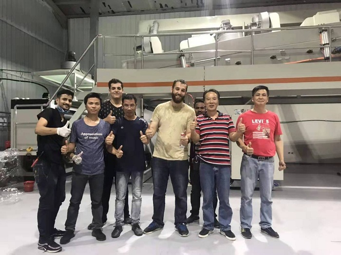 國外合作客戶與公司領(lǐng)導(dǎo)合影